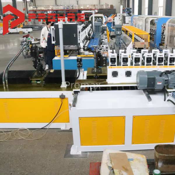 La sección de corte de la máquina de cambio de quillas de techo de unidades múltiples