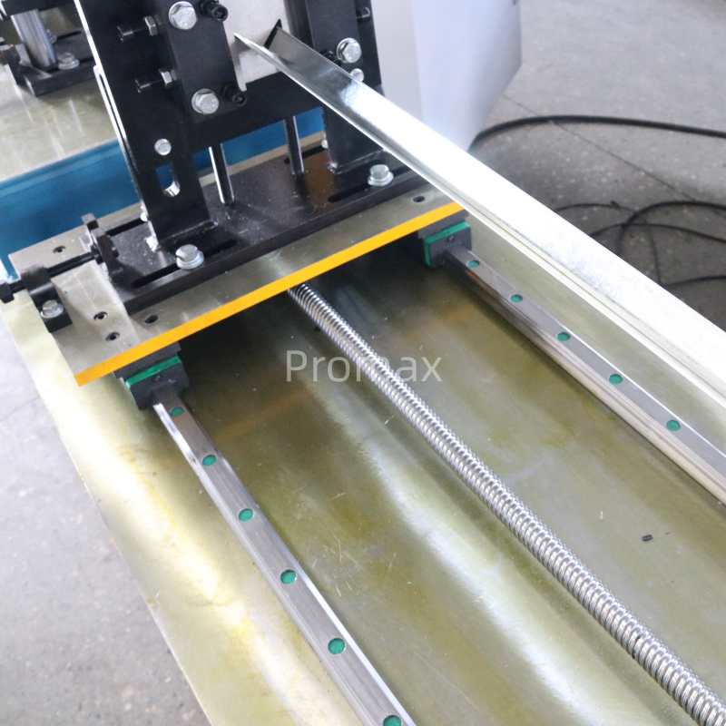 L shape light steel keel roll forming machine cutting blade