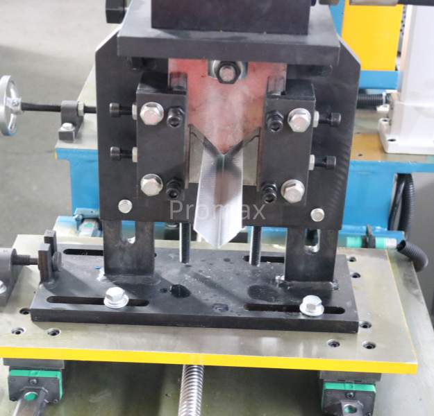 Angle gypsum channel machine cutting blade