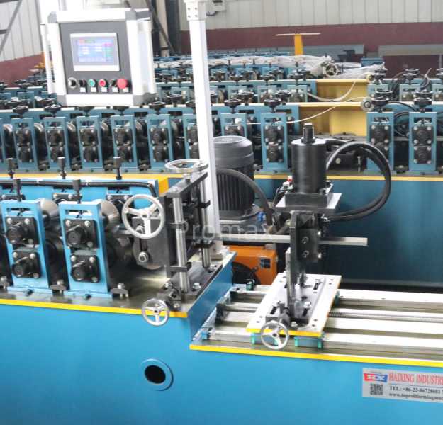 Angle gypsum channel machine cutting part